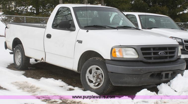 image for item F2955 2002 Ford F150 XL pickup truck