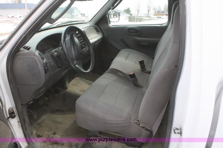 image for item F2955 2002 Ford F150 XL pickup truck