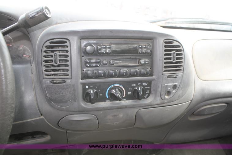 image for item F2955 2002 Ford F150 XL pickup truck