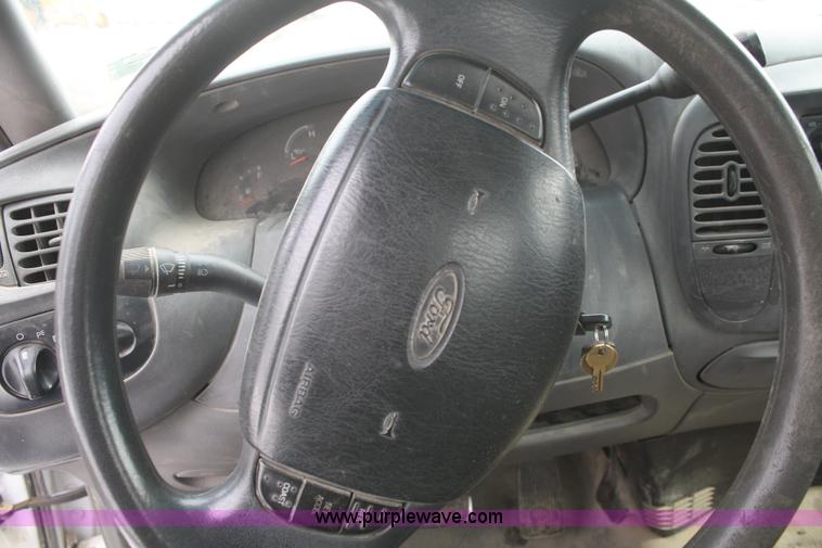 image for item F2955 2002 Ford F150 XL pickup truck