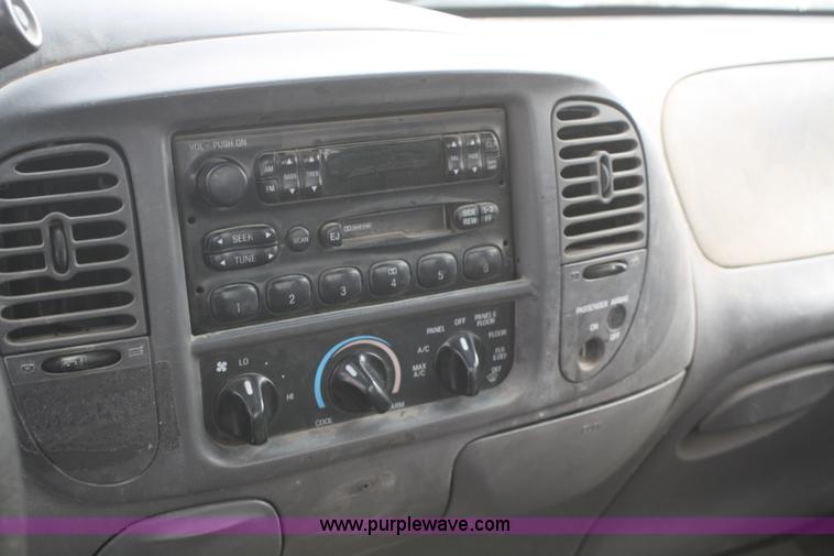 image for item F2955 2002 Ford F150 XL pickup truck