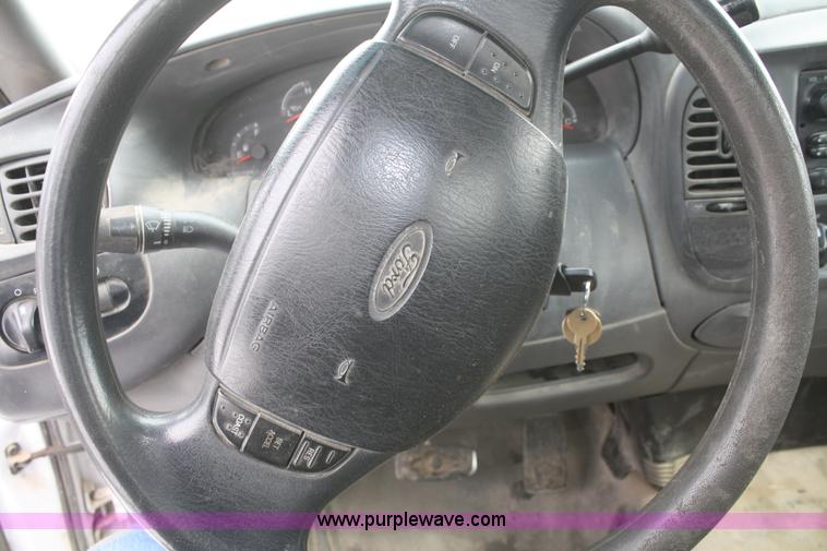 image for item F2955 2002 Ford F150 XL pickup truck