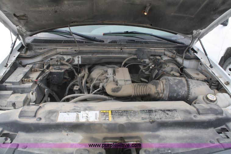 image for item F2955 2002 Ford F150 XL pickup truck