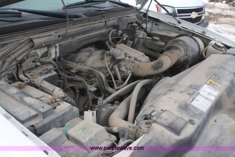 image for item F2955 2002 Ford F150 XL pickup truck