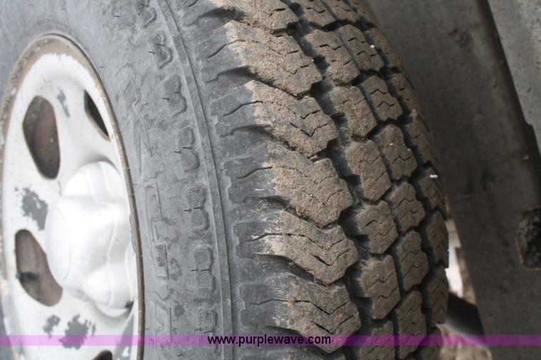 image for item F2955 2002 Ford F150 XL pickup truck