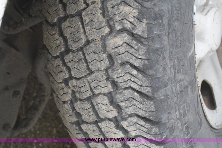 image for item F2955 2002 Ford F150 XL pickup truck