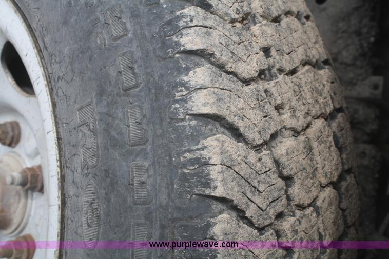 image for item F2955 2002 Ford F150 XL pickup truck