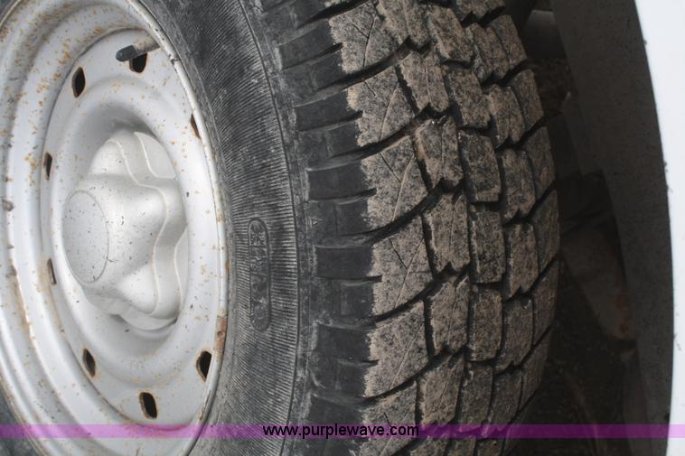 image for item F2955 2002 Ford F150 XL pickup truck