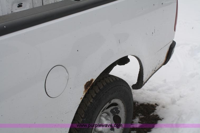 image for item F2955 2002 Ford F150 XL pickup truck