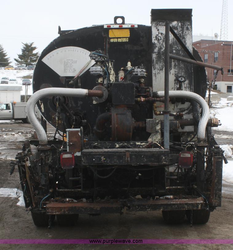 image for item F2956 1996 International 4900 oil distributor truck