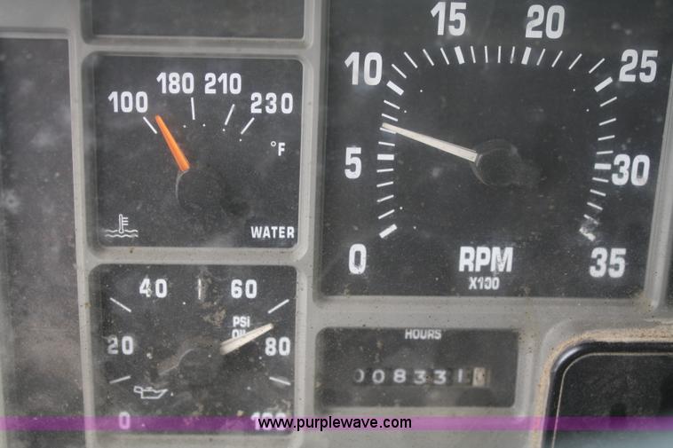 image for item F2956 1996 International 4900 oil distributor truck