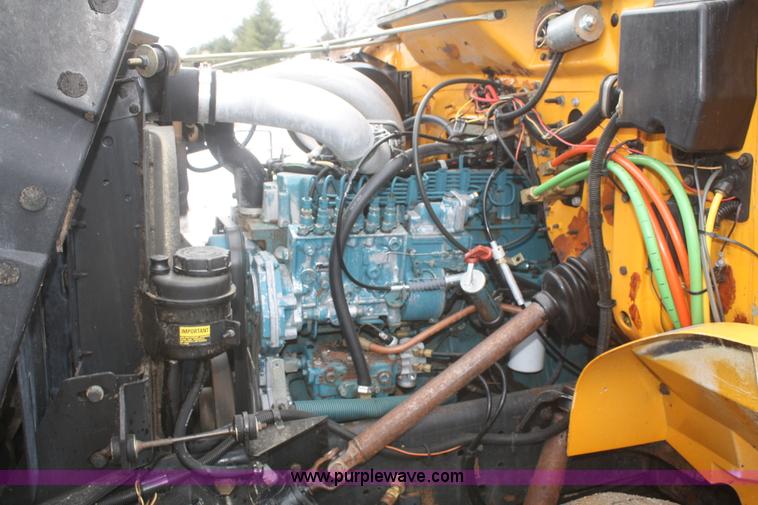 image for item F2956 1996 International 4900 oil distributor truck