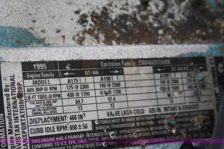 image for item F2956 1996 International 4900 oil distributor truck