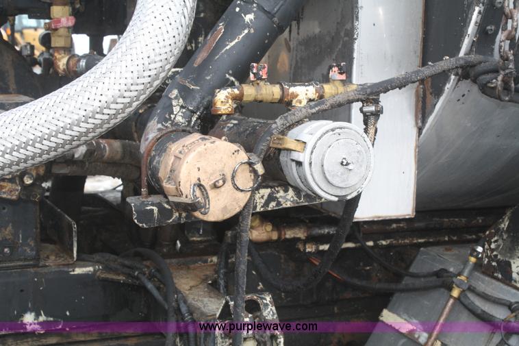 image for item F2956 1996 International 4900 oil distributor truck