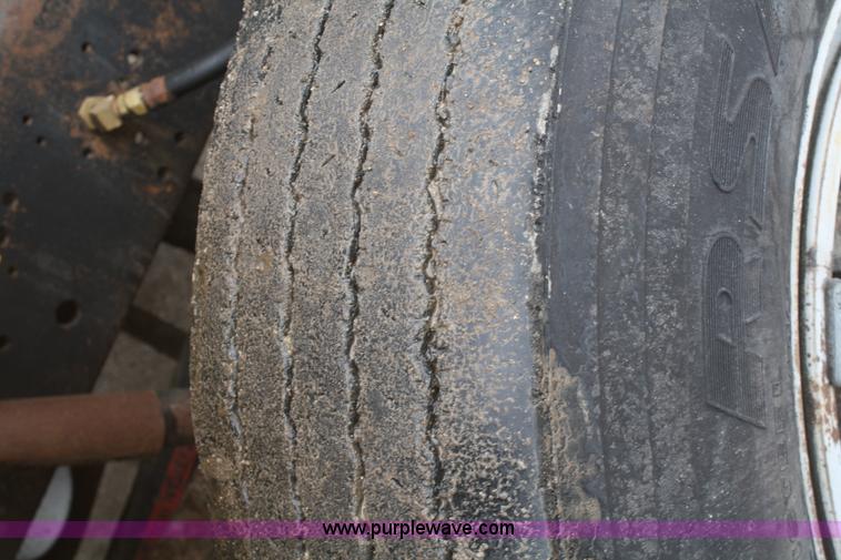 image for item F2956 1996 International 4900 oil distributor truck