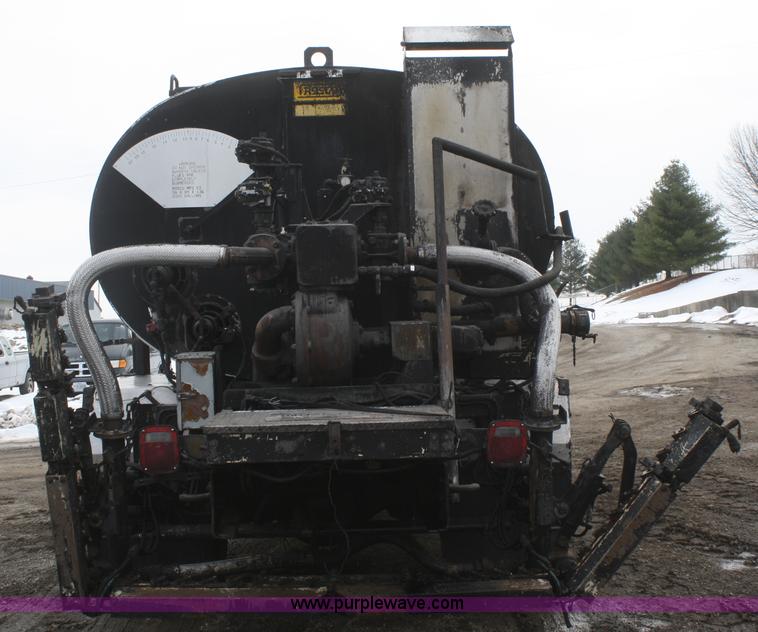 image for item F2957 1996 International 4900 oil distributor truck