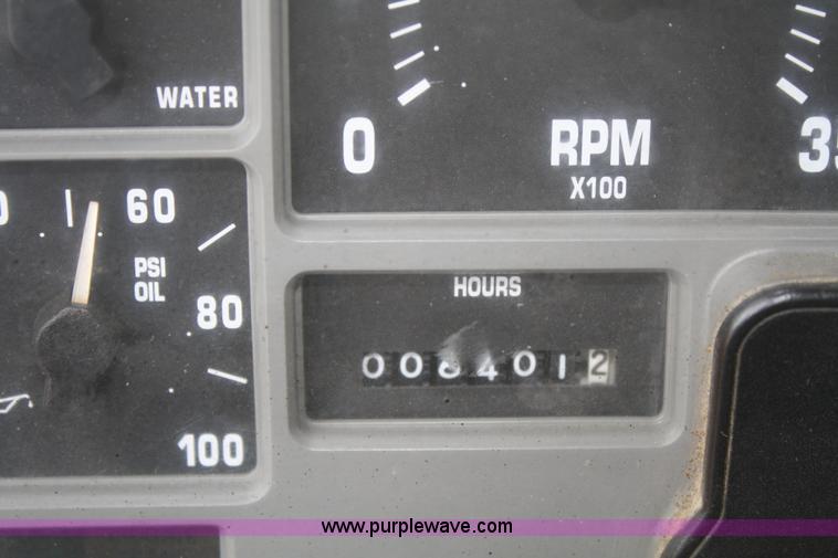 image for item F2957 1996 International 4900 oil distributor truck