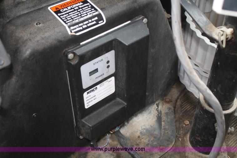 image for item F2957 1996 International 4900 oil distributor truck