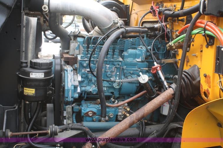 image for item F2957 1996 International 4900 oil distributor truck