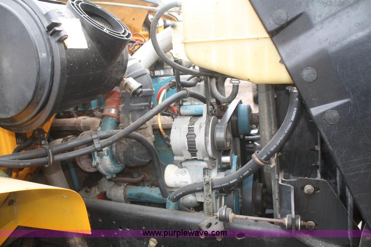 image for item F2957 1996 International 4900 oil distributor truck