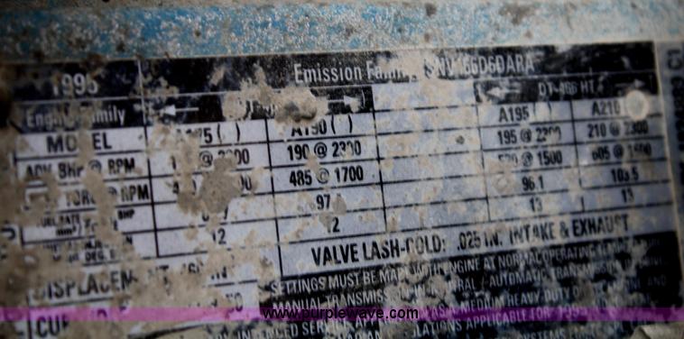 image for item F2957 1996 International 4900 oil distributor truck