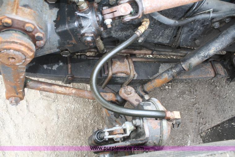 image for item F2957 1996 International 4900 oil distributor truck