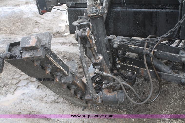 image for item F2957 1996 International 4900 oil distributor truck