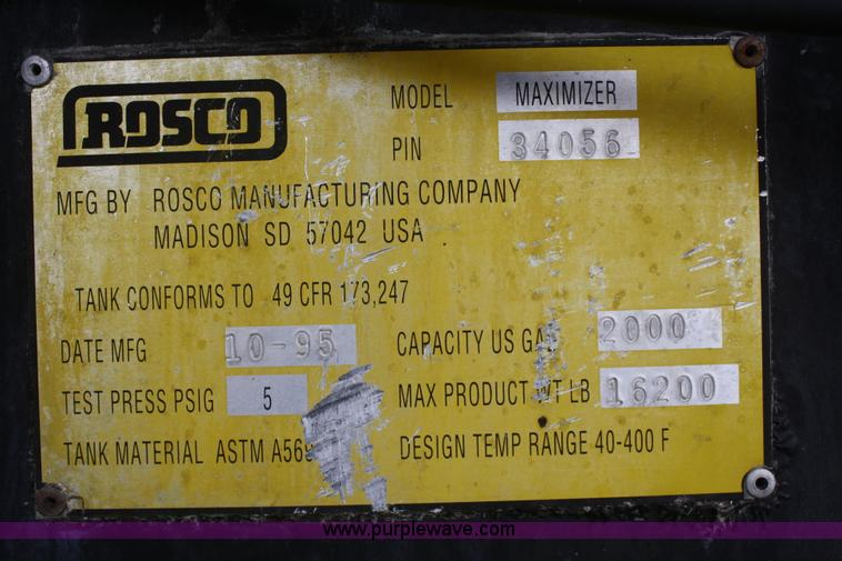 image for item F2957 1996 International 4900 oil distributor truck