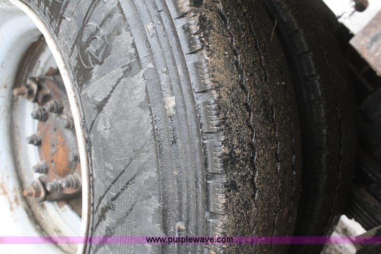 image for item F2957 1996 International 4900 oil distributor truck