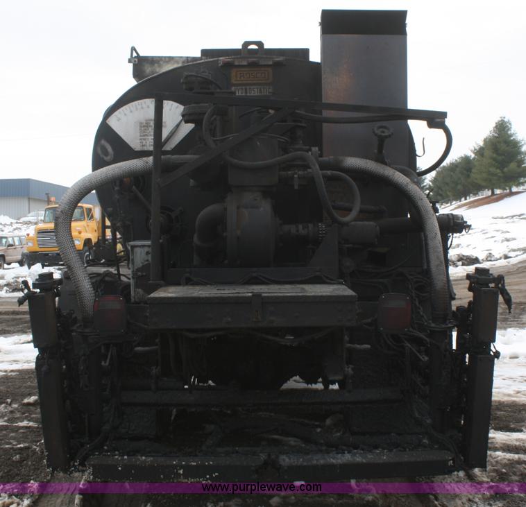 image for item F2958 1996 International 4900 oil distributor truck