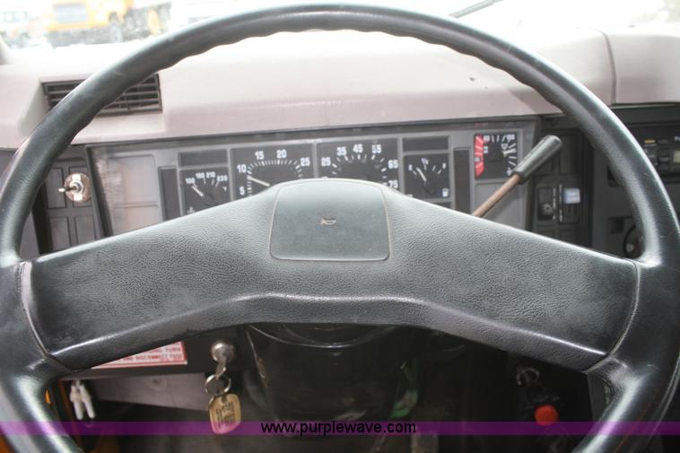 image for item F2958 1996 International 4900 oil distributor truck