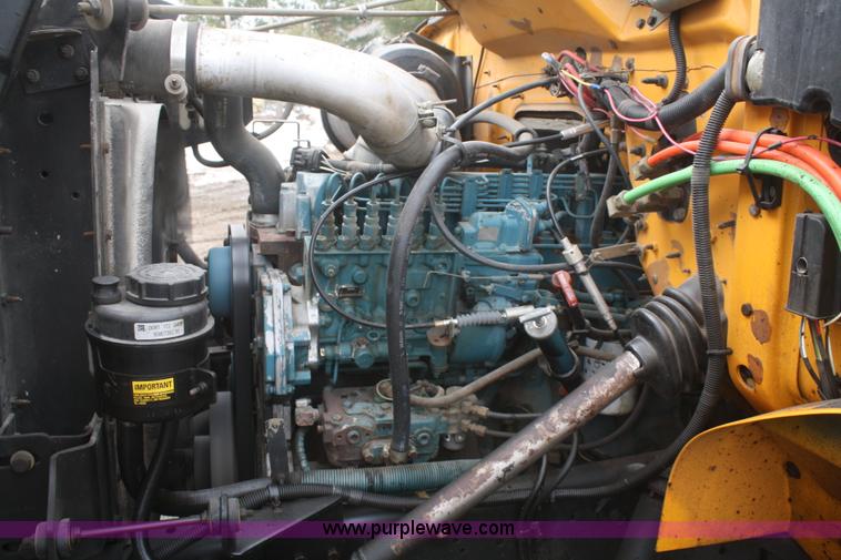 image for item F2958 1996 International 4900 oil distributor truck