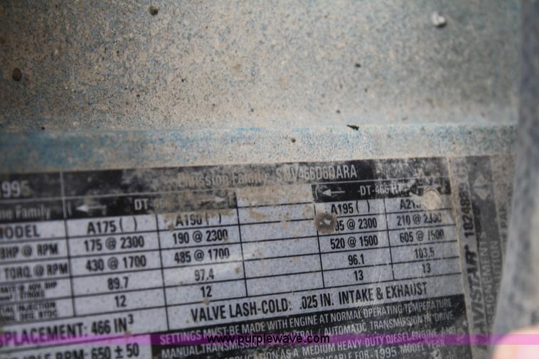 image for item F2958 1996 International 4900 oil distributor truck