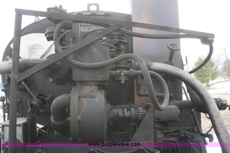 image for item F2958 1996 International 4900 oil distributor truck