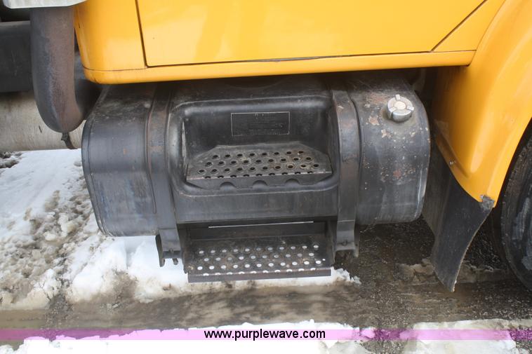 image for item F2958 1996 International 4900 oil distributor truck