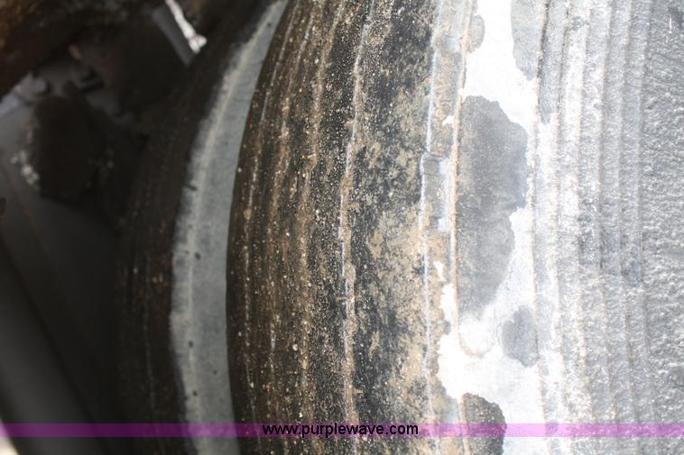 image for item F2958 1996 International 4900 oil distributor truck