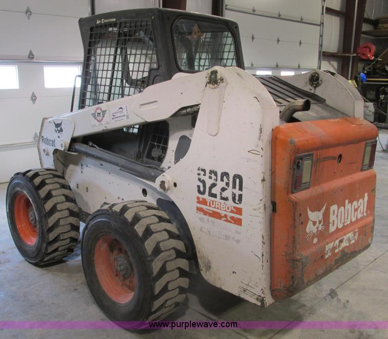 image for item F4378 2004 Bobcat S220 turbo skid steer
