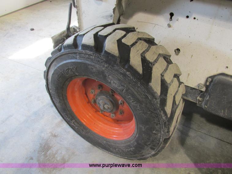 image for item F4378 2004 Bobcat S220 turbo skid steer