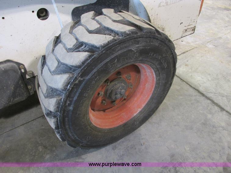 image for item F4378 2004 Bobcat S220 turbo skid steer
