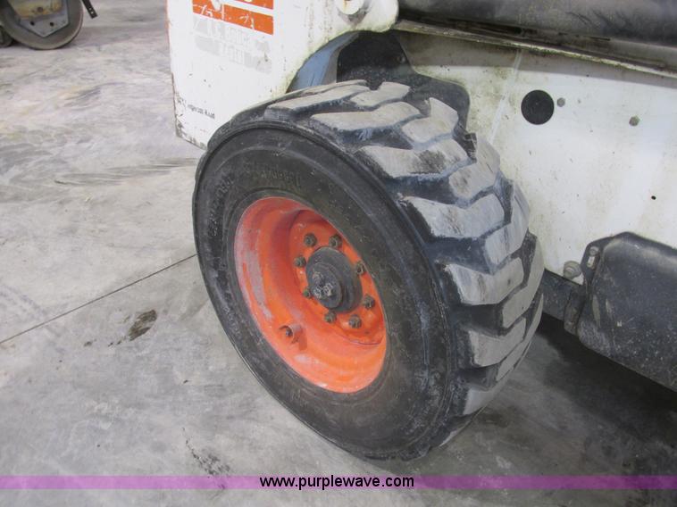 image for item F4378 2004 Bobcat S220 turbo skid steer