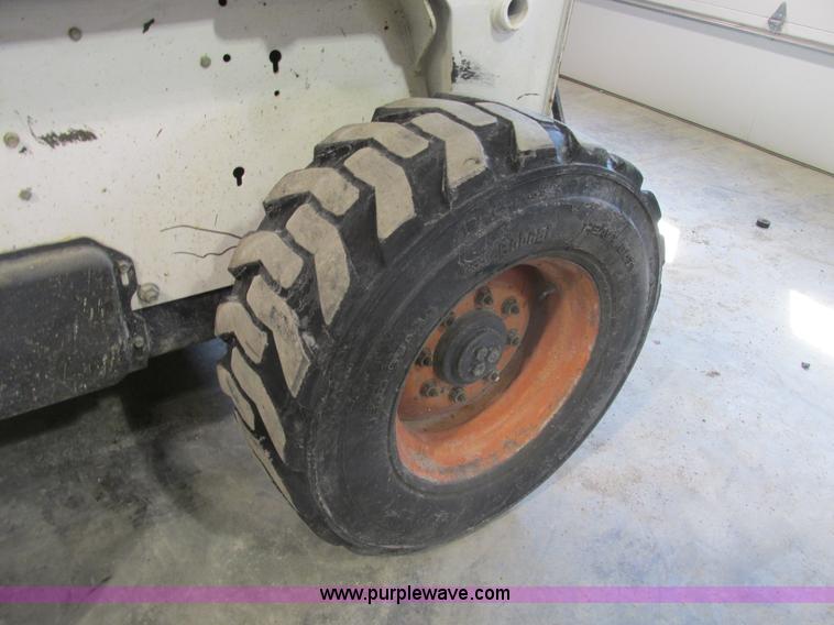 image for item F4378 2004 Bobcat S220 turbo skid steer
