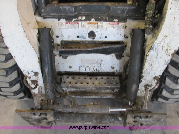 image for item F4378 2004 Bobcat S220 turbo skid steer