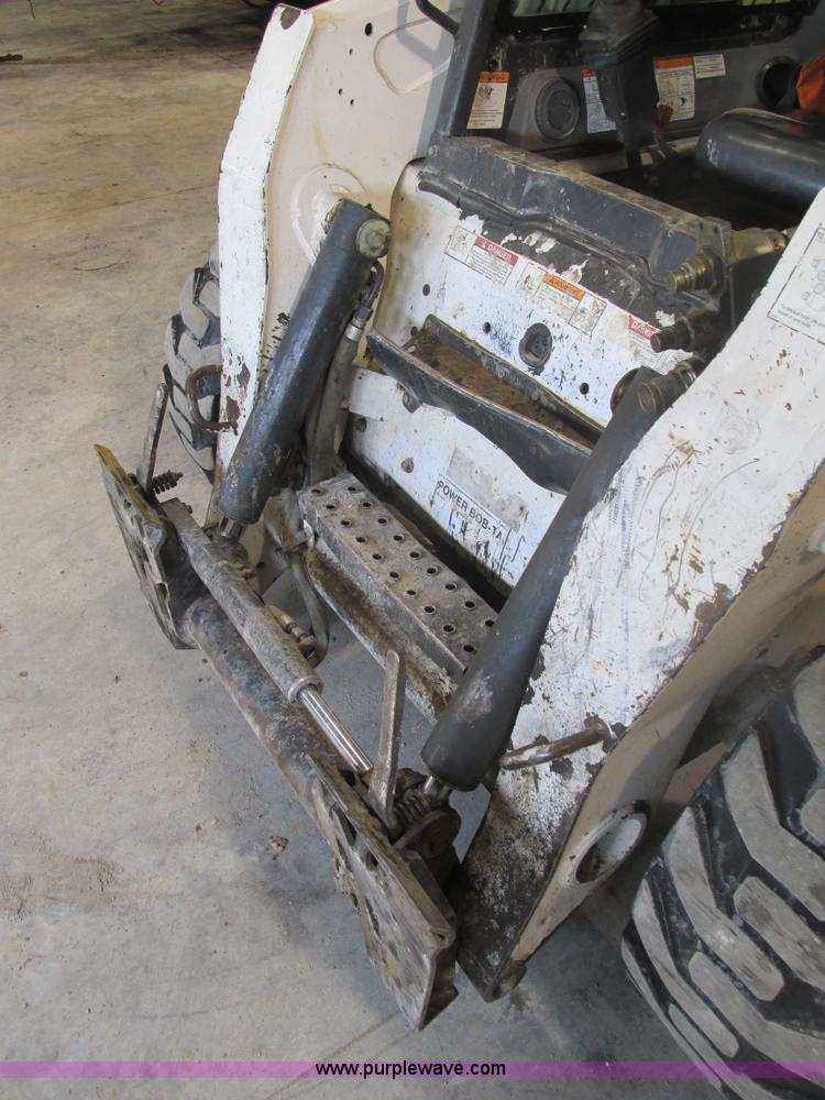 image for item F4378 2004 Bobcat S220 turbo skid steer