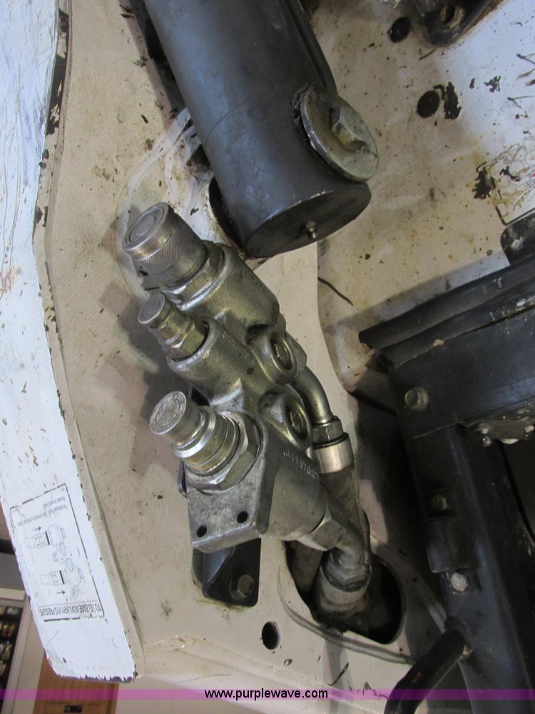 image for item F4378 2004 Bobcat S220 turbo skid steer