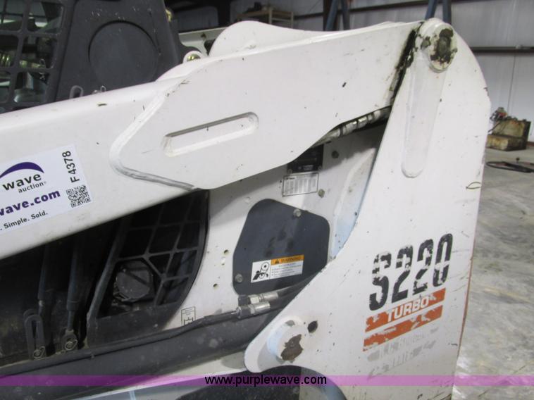 image for item F4378 2004 Bobcat S220 turbo skid steer