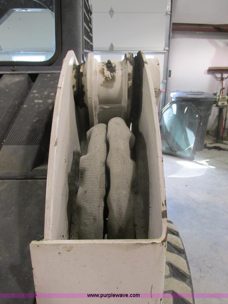 image for item F4378 2004 Bobcat S220 turbo skid steer