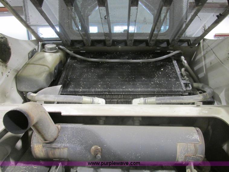 image for item F4378 2004 Bobcat S220 turbo skid steer