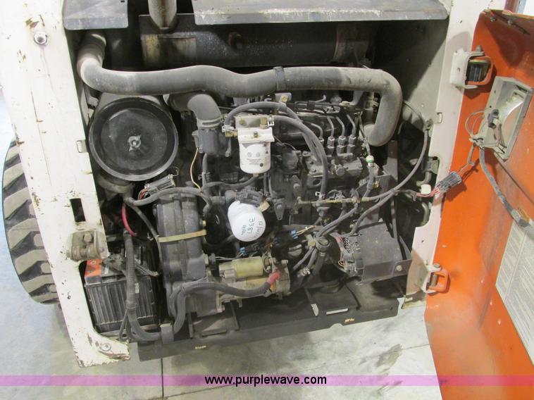 image for item F4378 2004 Bobcat S220 turbo skid steer