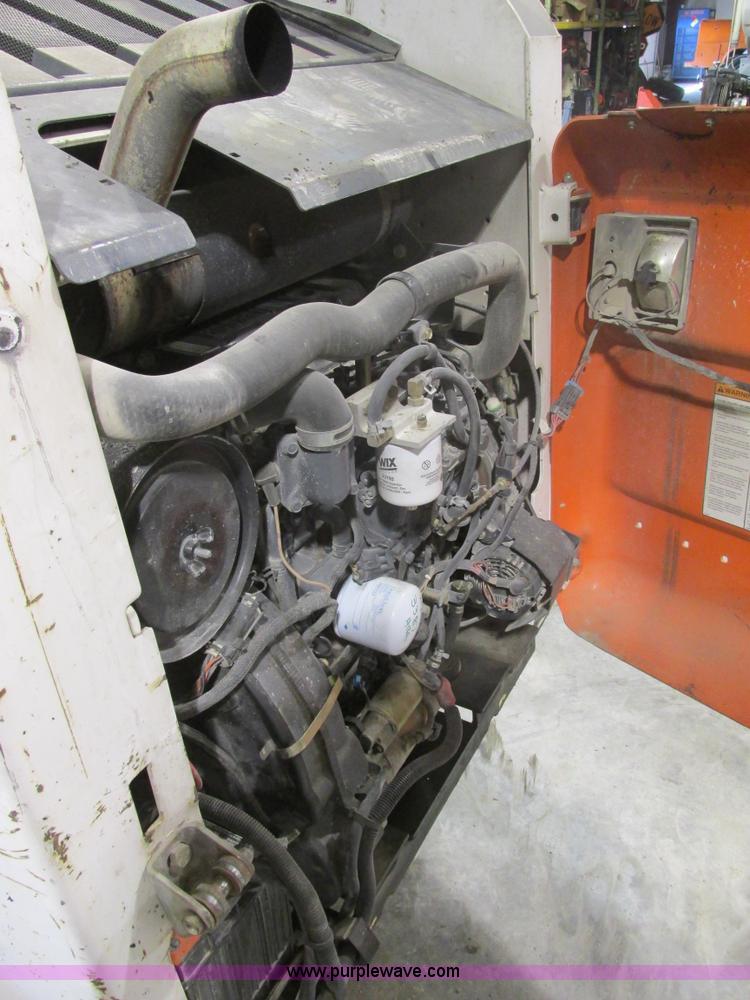 image for item F4378 2004 Bobcat S220 turbo skid steer