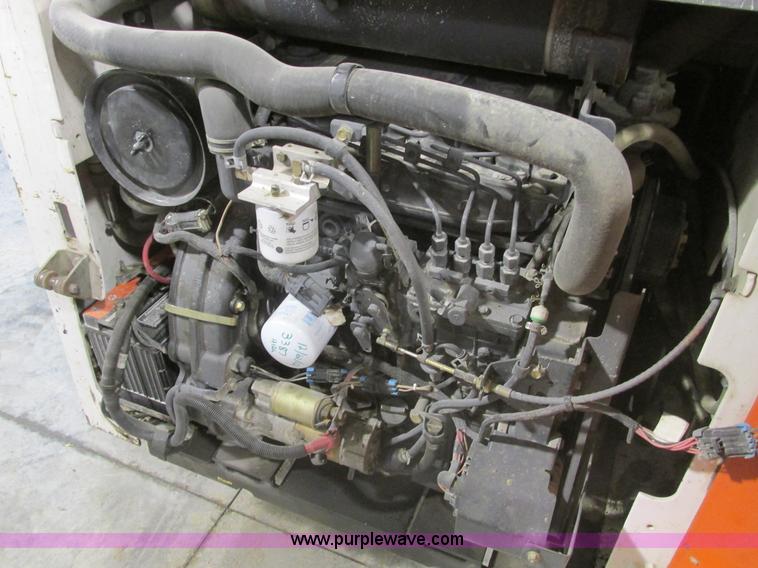 image for item F4378 2004 Bobcat S220 turbo skid steer